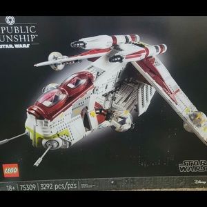 LEGO Star Wars UCS Republic Gunship (PRE-ORDER)NIB